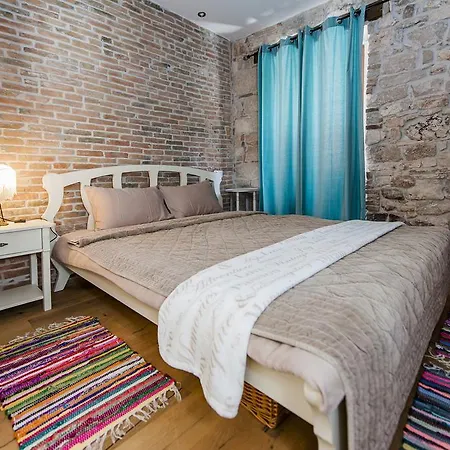 Constantini Hotel *